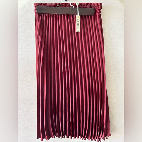 NWT- Max Studio- Pleated Red Satin Maxi Skirt- Size XS - Picture 1 of 8